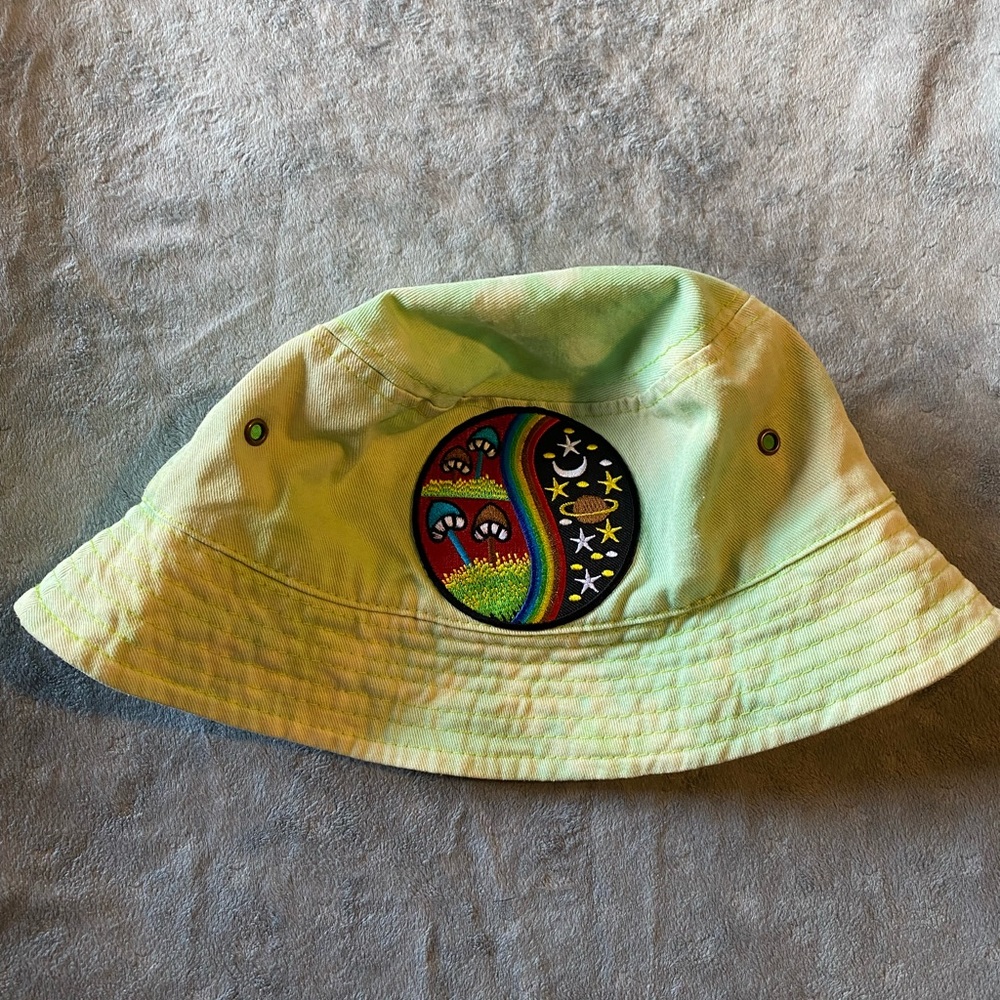 Bucket hat